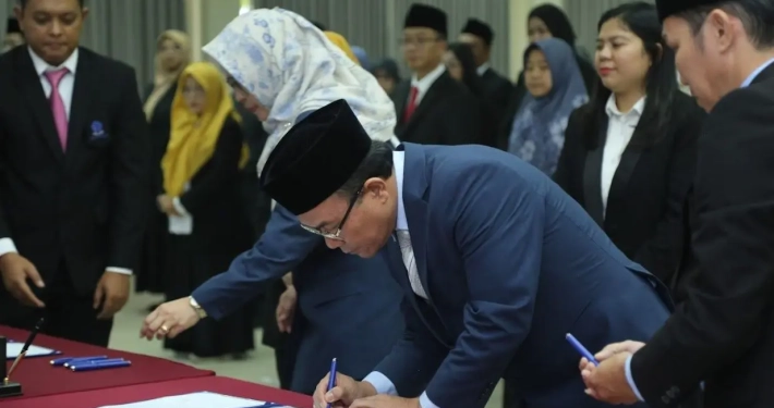 Pelantikan Pejabat UT 2025: Penyegaran Kepemimpinan Wujudkan UT Global dan Berdampak