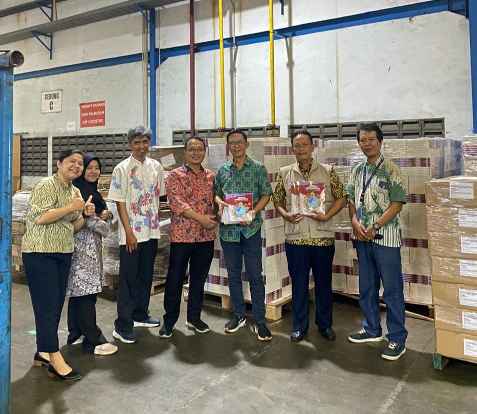 Sinergi Pendidikan dan Industri: Universitas Terbuka Bertemu PT Percetakan Gramedia Cikarang dalam Kegiatan Benchmarking Strategis